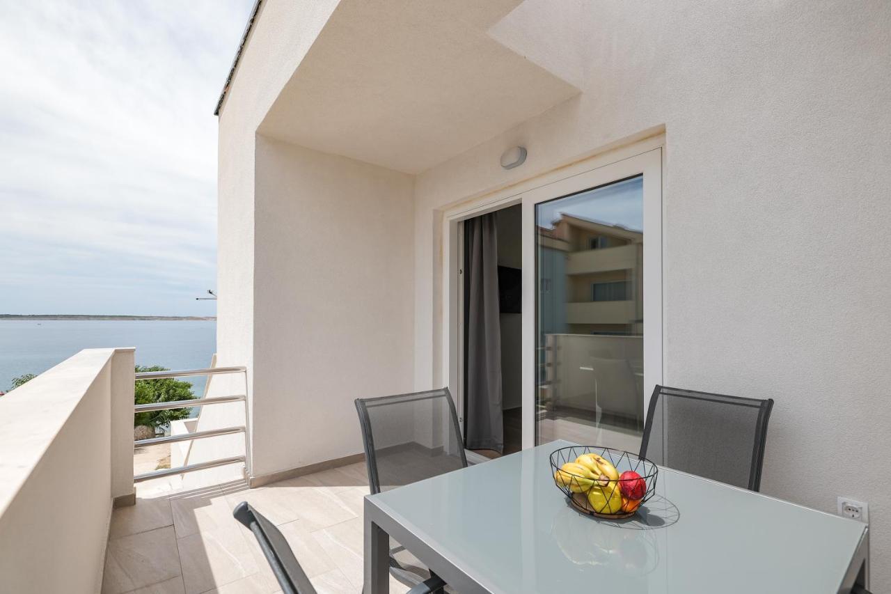 Miletici Beachfront Apartments Tic With Seaview מראה חיצוני תמונה