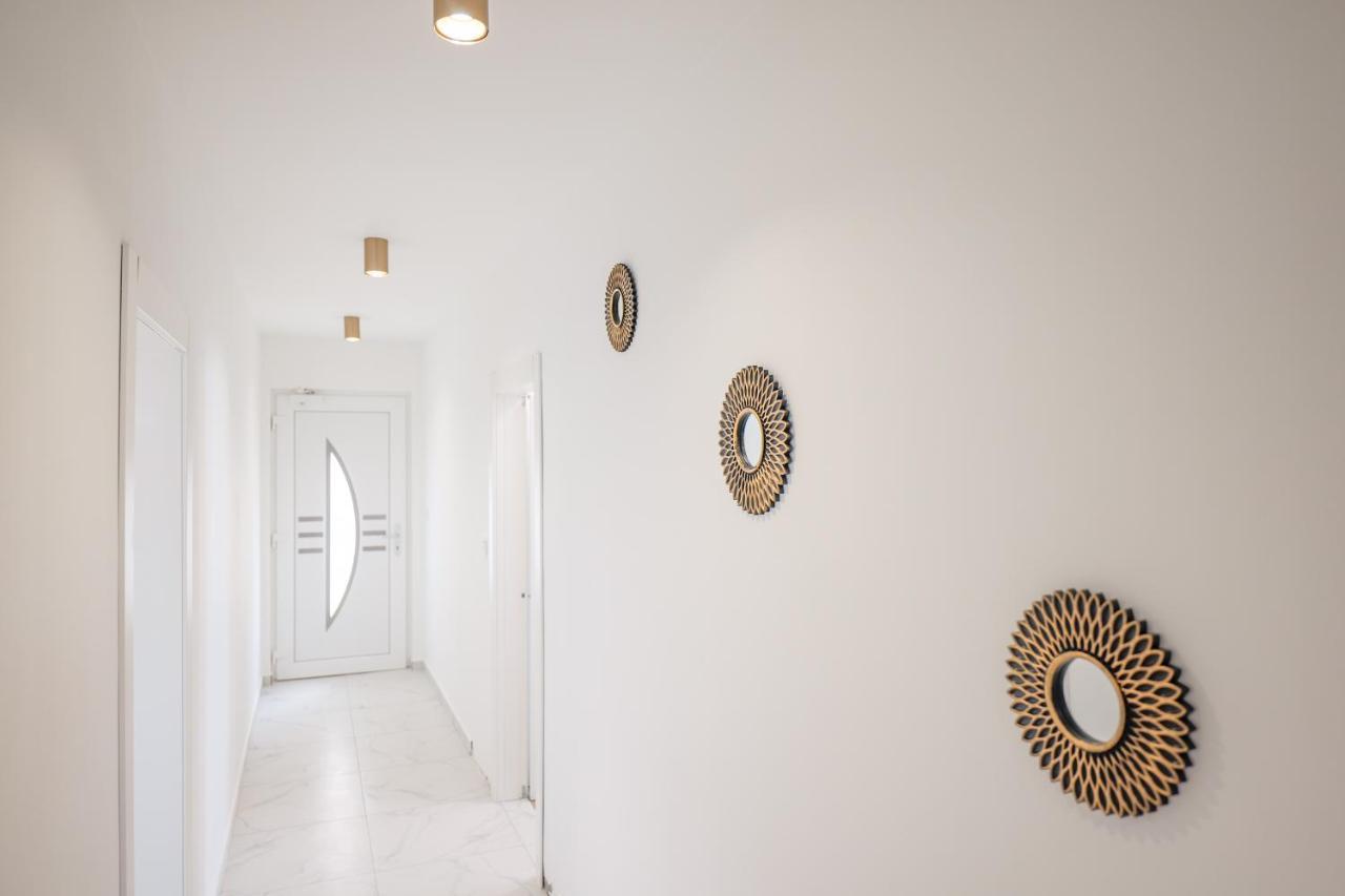 Miletici Beachfront Apartments Tic With Seaview מראה חיצוני תמונה