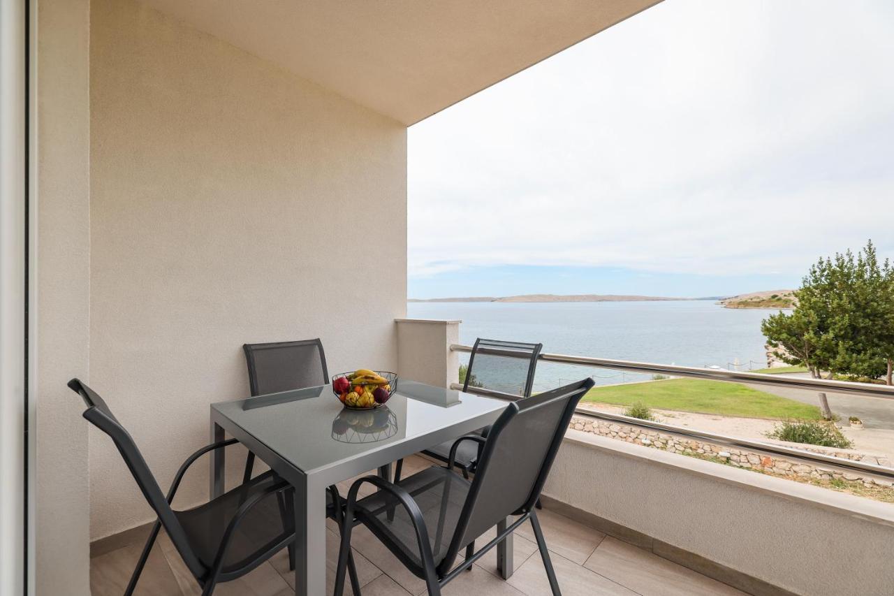 Miletici Beachfront Apartments Tic With Seaview מראה חיצוני תמונה