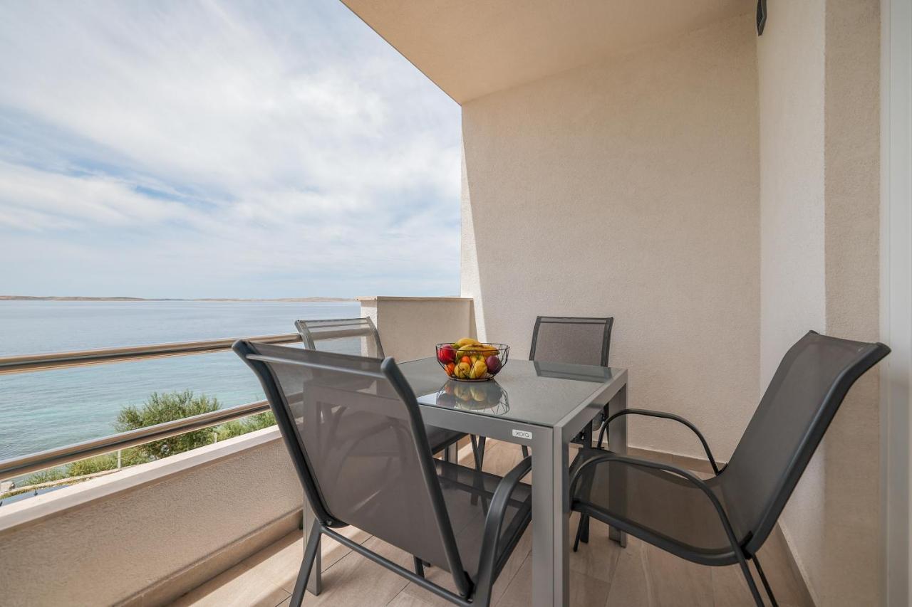 Miletici Beachfront Apartments Tic With Seaview מראה חיצוני תמונה