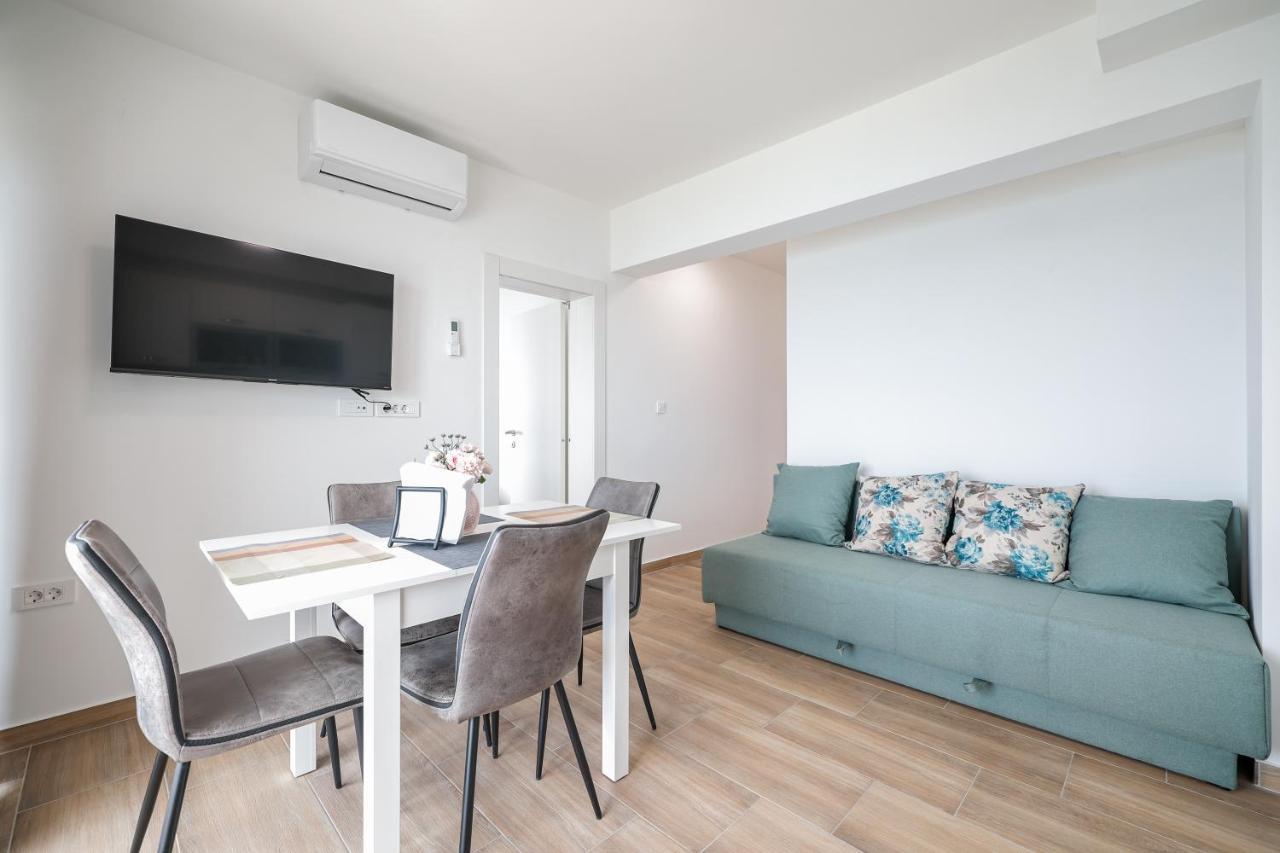 Miletici Beachfront Apartments Tic With Seaview מראה חיצוני תמונה