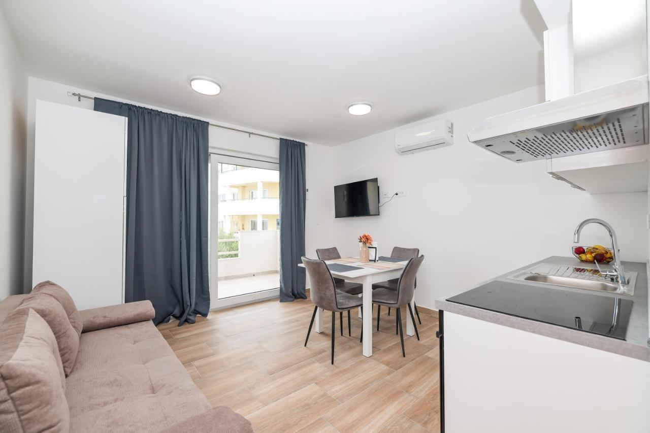 Miletici Beachfront Apartments Tic With Seaview מראה חיצוני תמונה