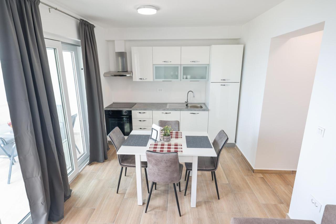 Miletici Beachfront Apartments Tic With Seaview מראה חיצוני תמונה