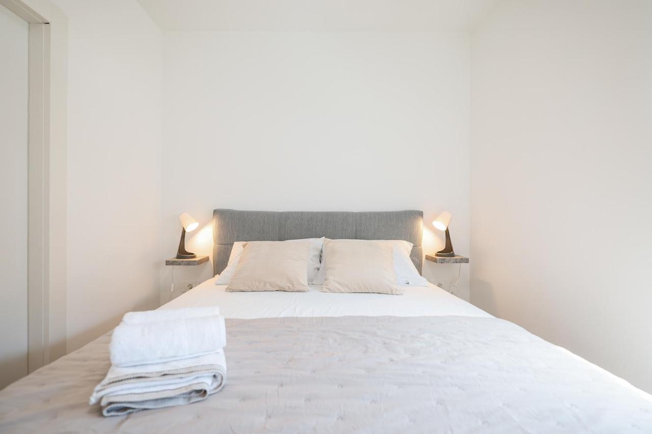 Miletici Beachfront Apartments Tic With Seaview מראה חיצוני תמונה