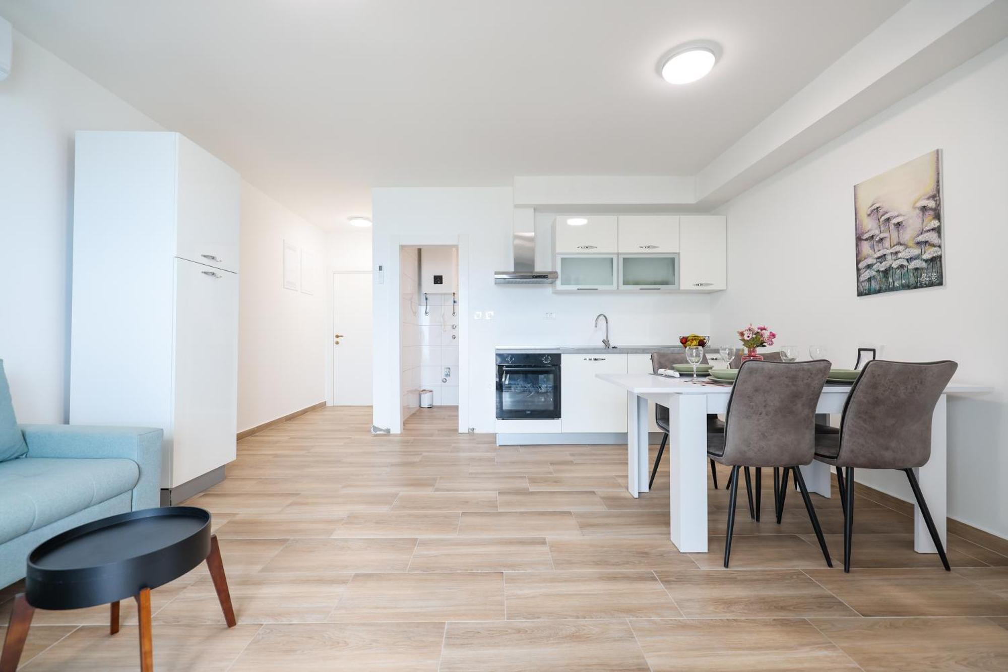 Miletici Beachfront Apartments Tic With Seaview מראה חיצוני תמונה