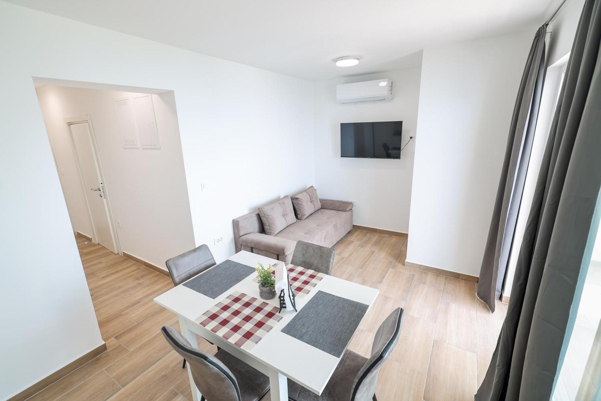Miletici Beachfront Apartments Tic With Seaview מראה חיצוני תמונה