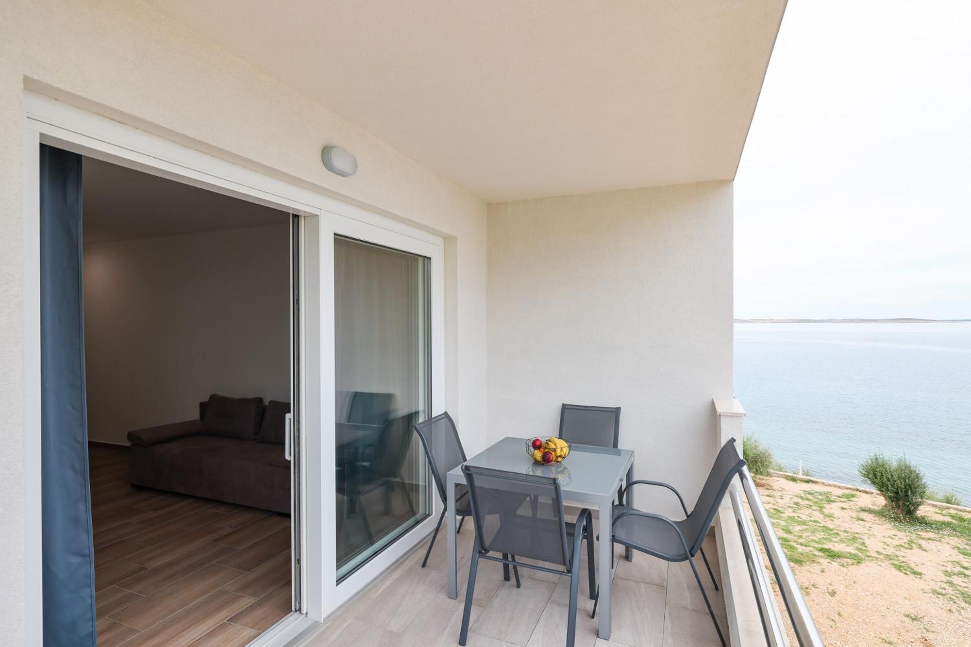 Miletici Beachfront Apartments Tic With Seaview מראה חיצוני תמונה