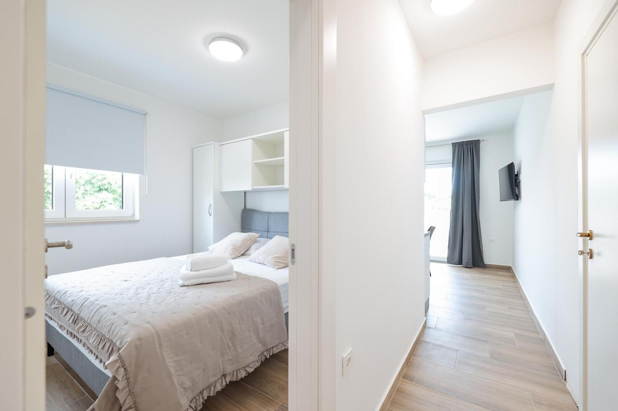 Miletici Beachfront Apartments Tic With Seaview מראה חיצוני תמונה