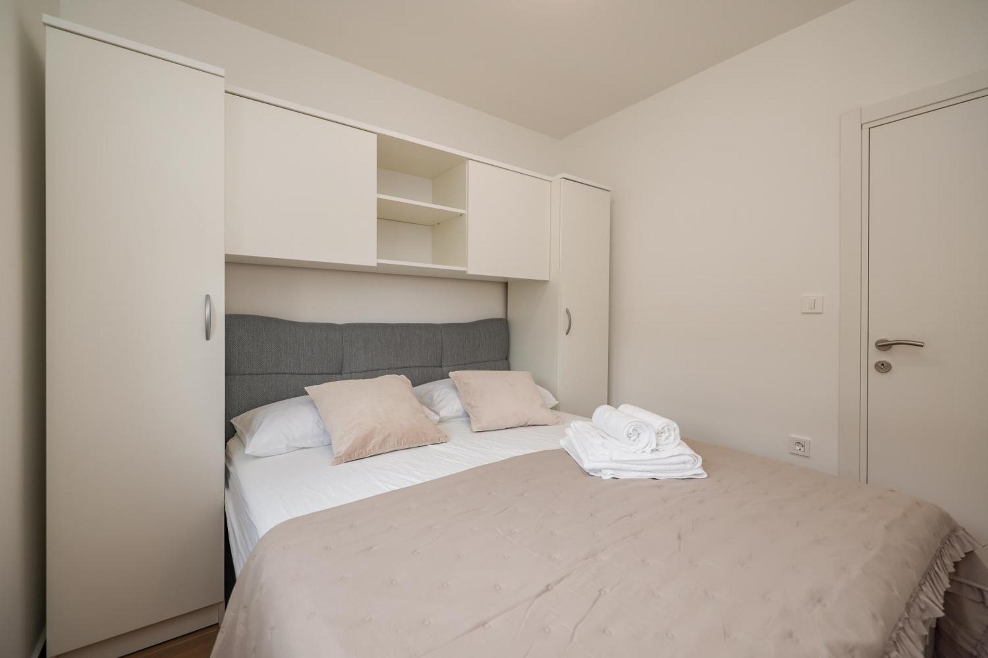 Miletici Beachfront Apartments Tic With Seaview מראה חיצוני תמונה