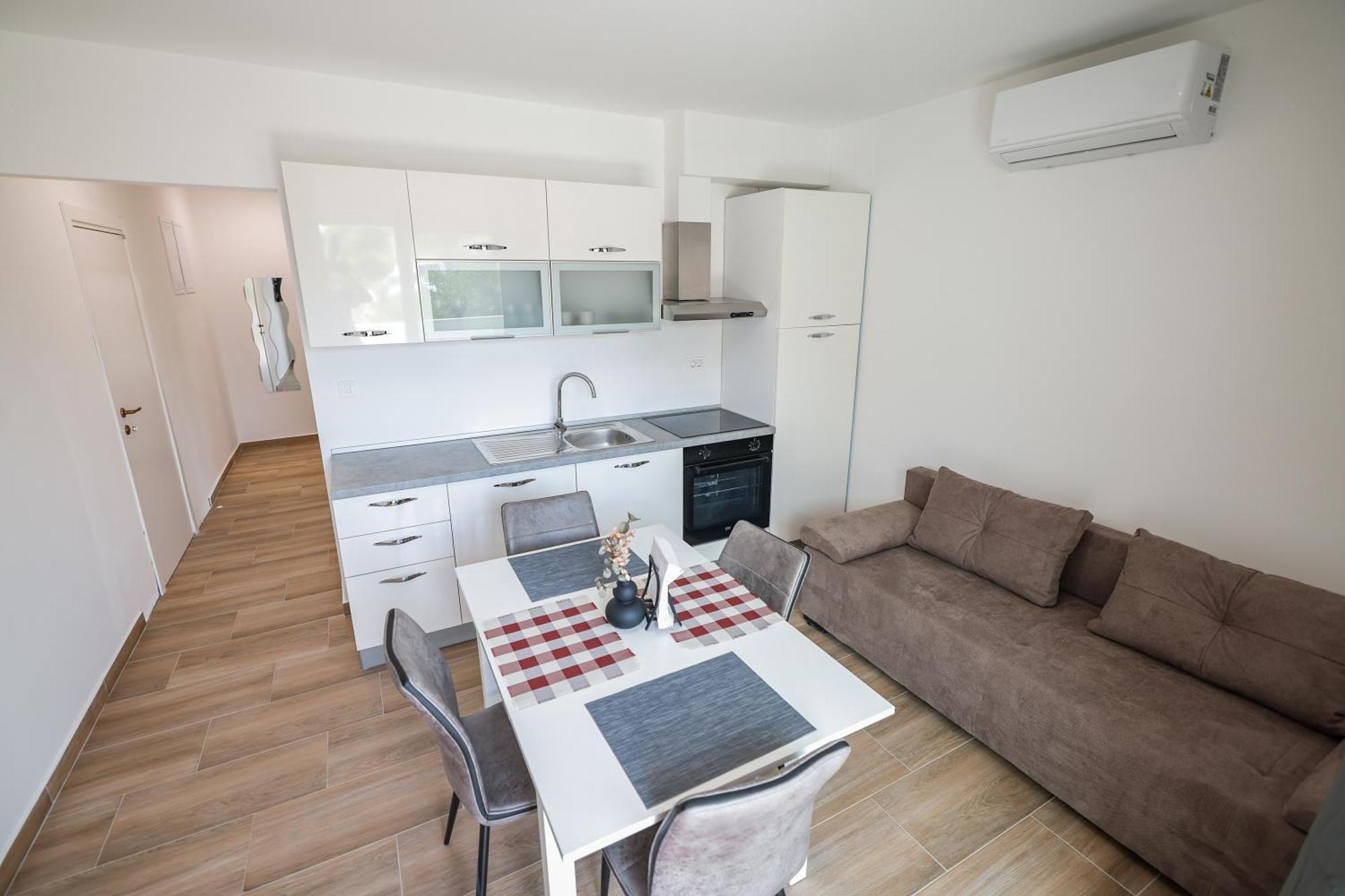 Miletici Beachfront Apartments Tic With Seaview מראה חיצוני תמונה