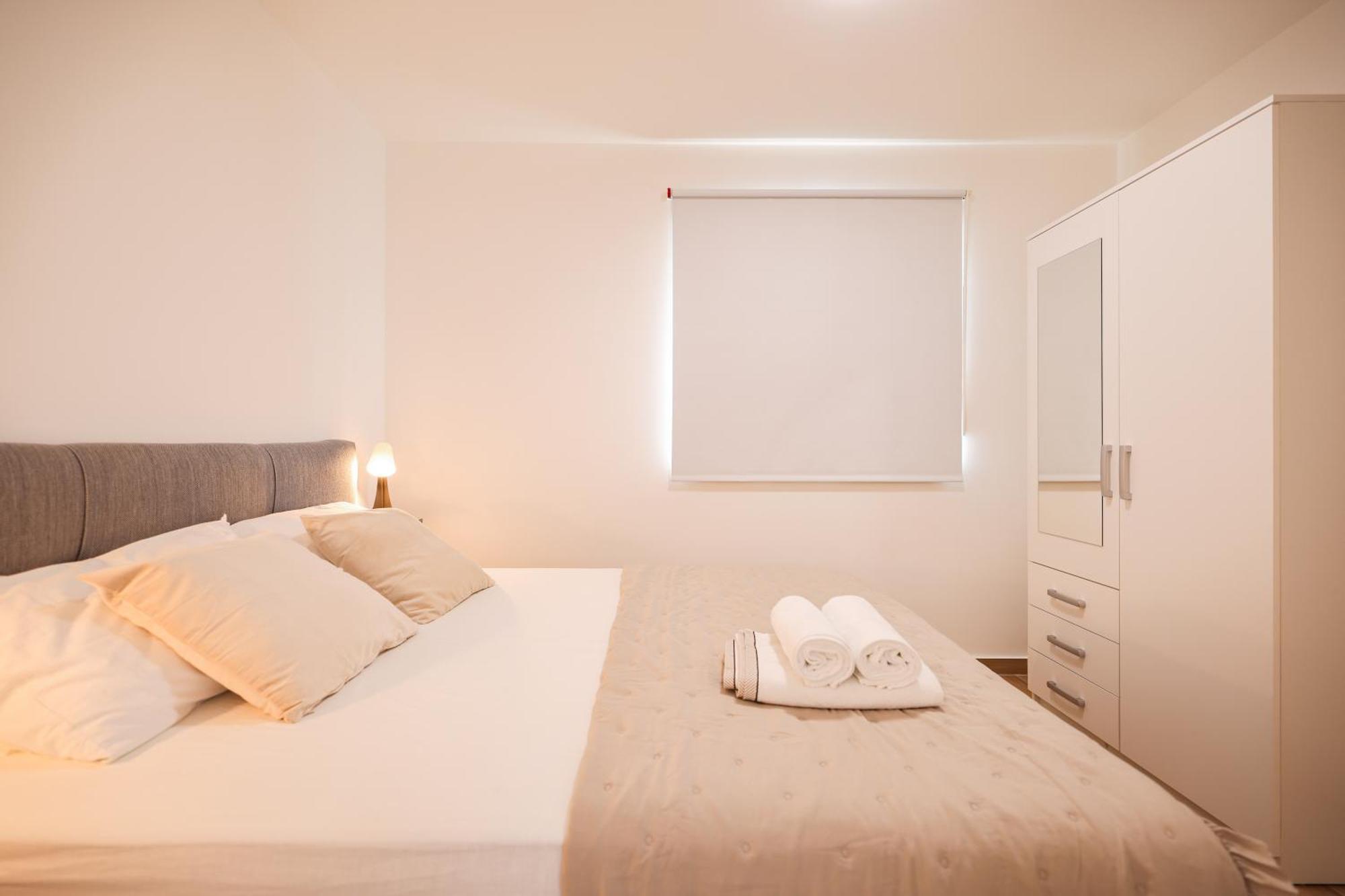 Miletici Beachfront Apartments Tic With Seaview מראה חיצוני תמונה