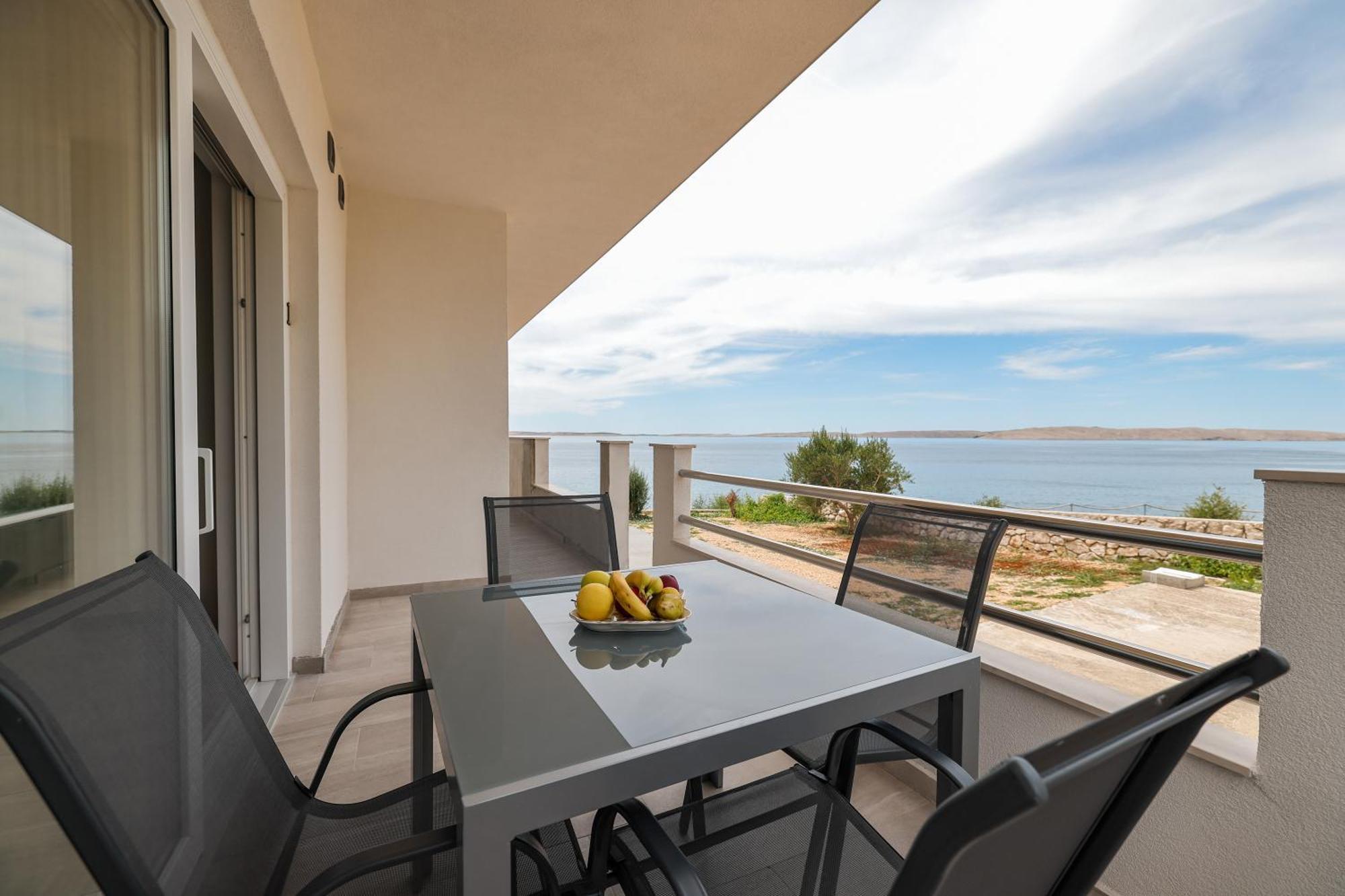 Miletici Beachfront Apartments Tic With Seaview מראה חיצוני תמונה