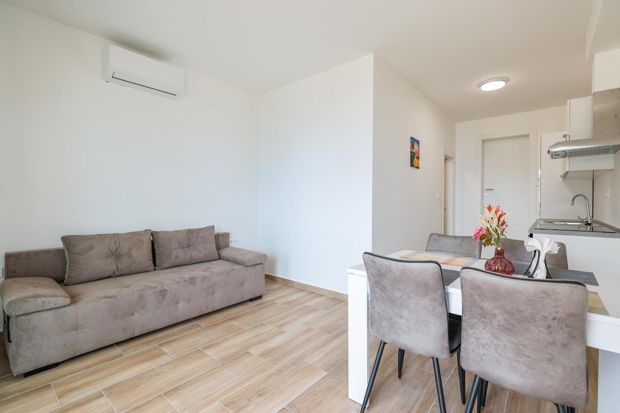 Miletici Beachfront Apartments Tic With Seaview מראה חיצוני תמונה