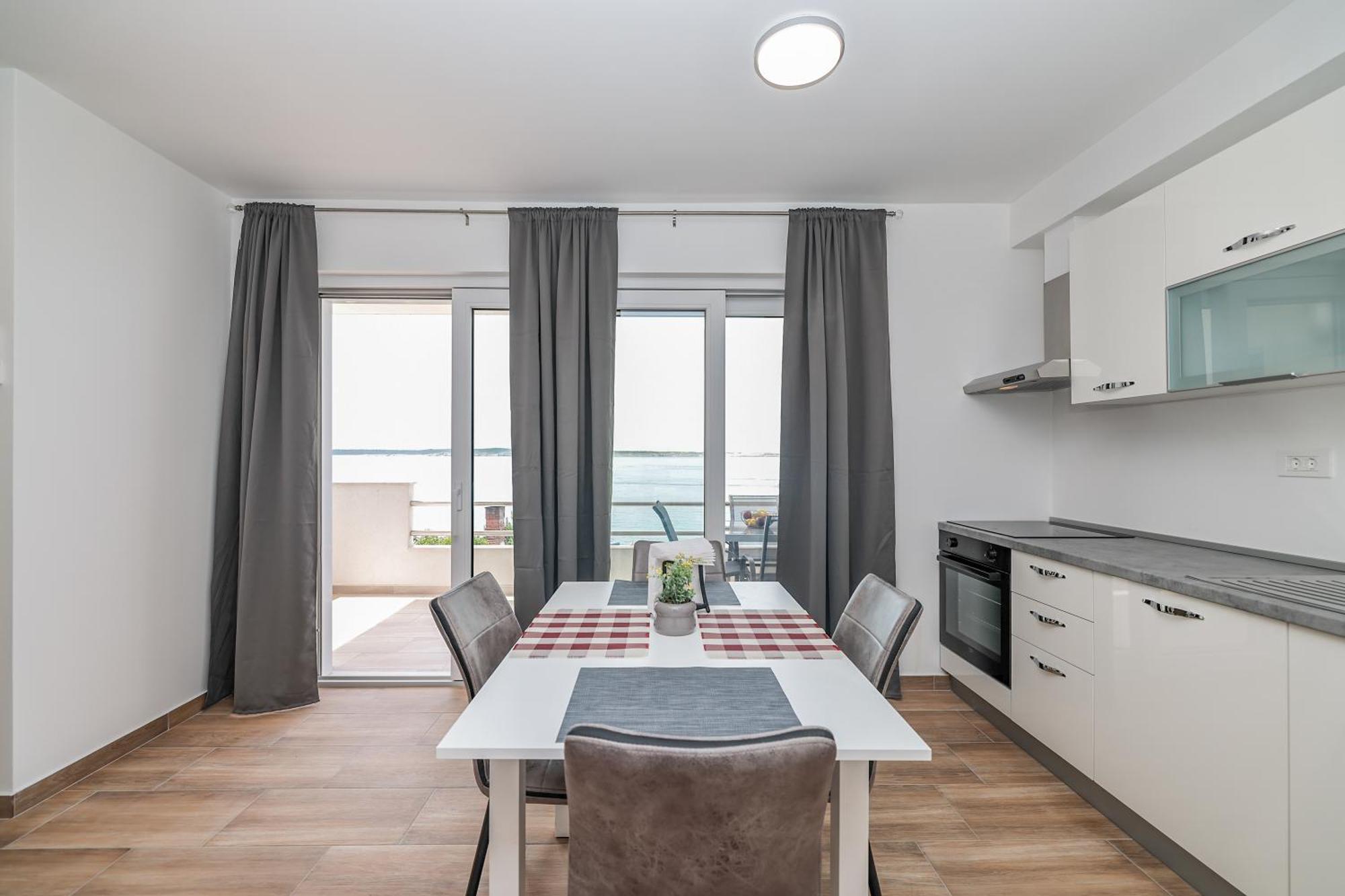 Miletici Beachfront Apartments Tic With Seaview מראה חיצוני תמונה