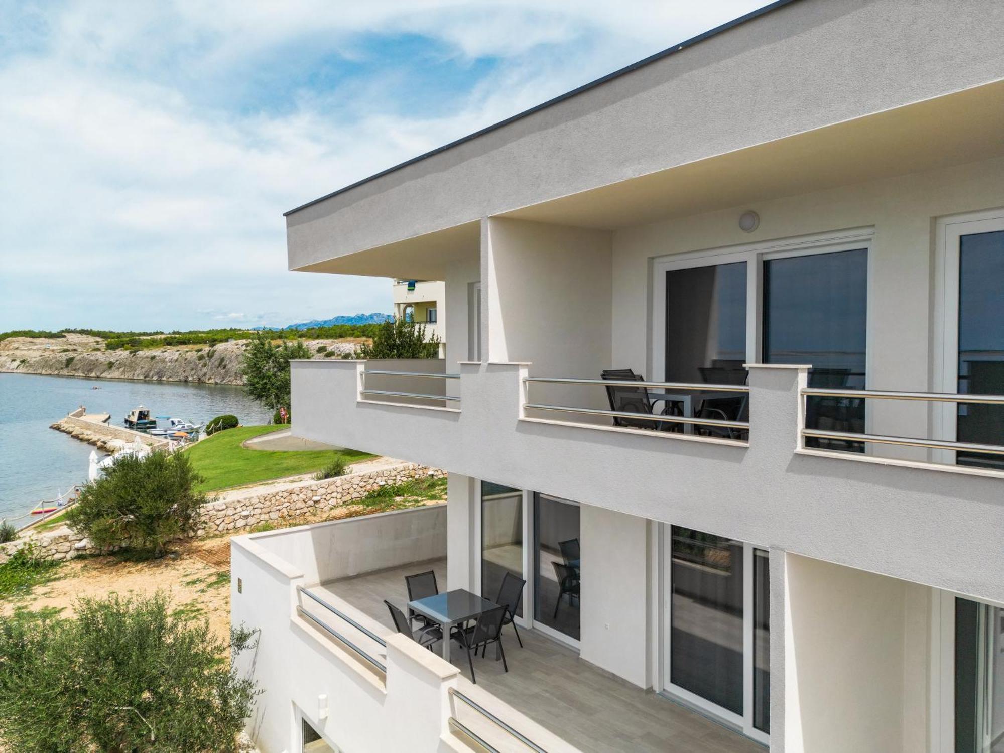 Miletici Beachfront Apartments Tic With Seaview מראה חיצוני תמונה